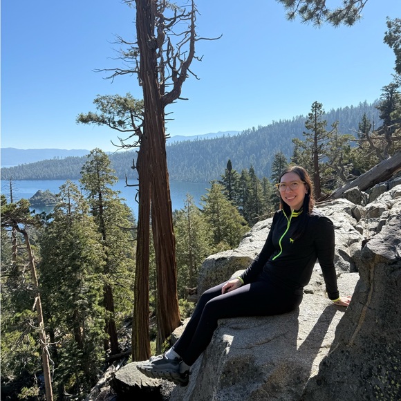 ⭐️MEET YOUR POSHER/ FIVE STAR RATED SELLER🫶🏻 - Picture 1 of 7